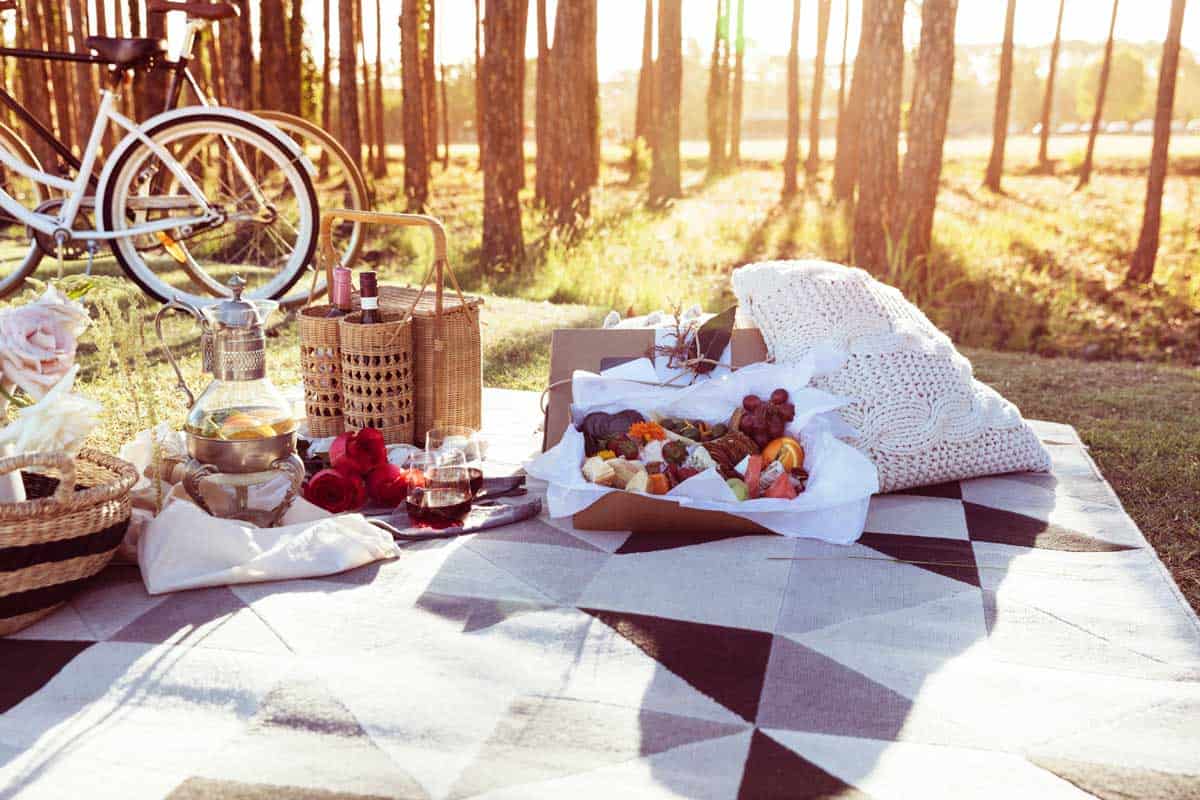 How To Pull Off A Perfect Picnic At Home 