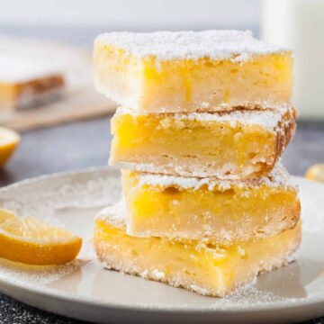 A stack of lemon slices.